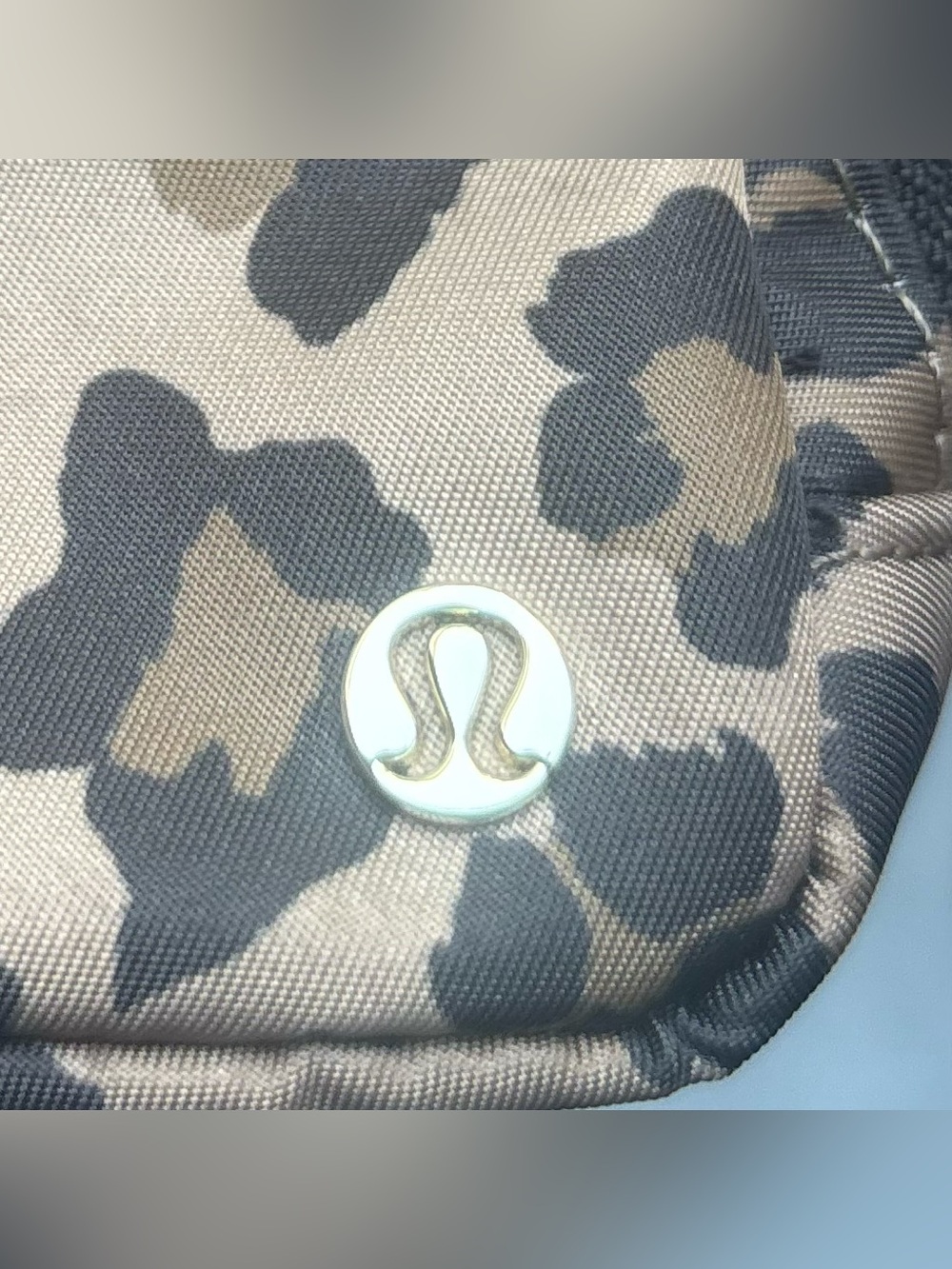 NWT Lululemon Everywhere Belt Bag Nano In True Leopard/Night Brown/Gold - Picture 3 of 6